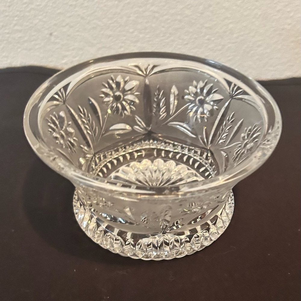 Vintage. Crystal Bowl Lausitzer Glas Glass Margret Daisy Floral Pattern Frosted